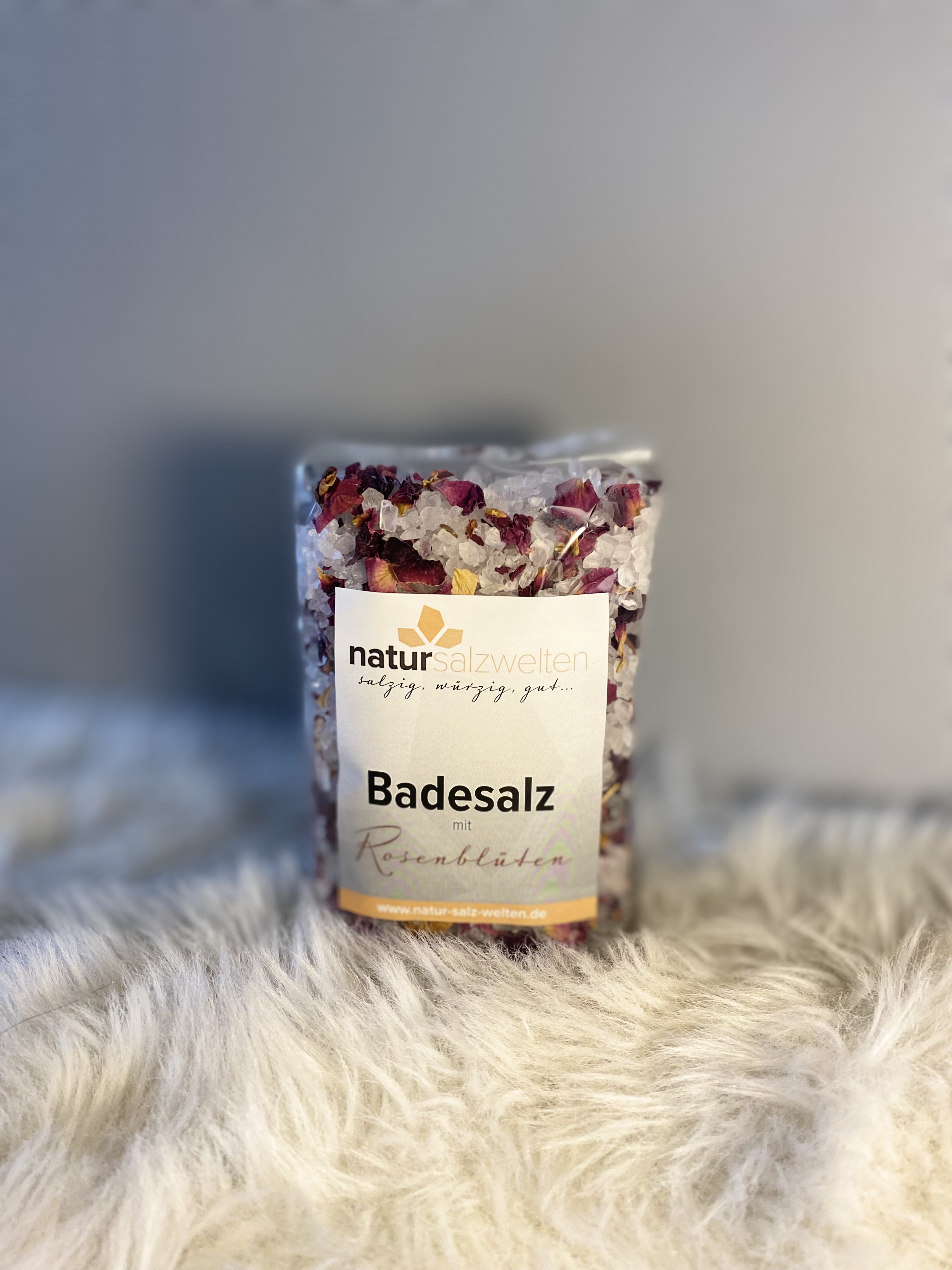 Badesalz mit Rosenblüten